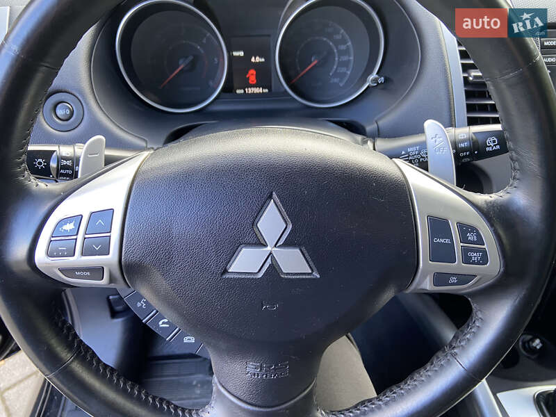 Внедорожник / Кроссовер Mitsubishi Outlander XL 2011 в Дрогобыче