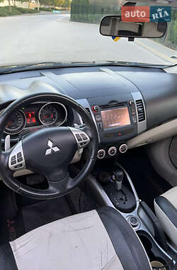 Внедорожник / Кроссовер Mitsubishi Outlander XL 2007 в 