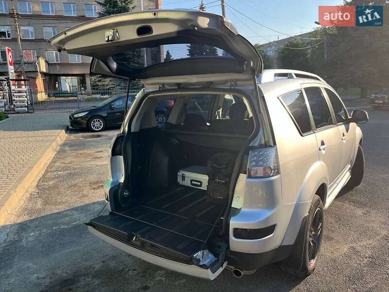 Внедорожник / Кроссовер Mitsubishi Outlander XL 2008 в Львове