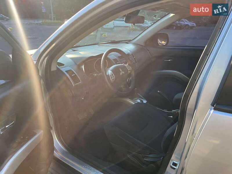 Внедорожник / Кроссовер Mitsubishi Outlander XL 2008 в Львове