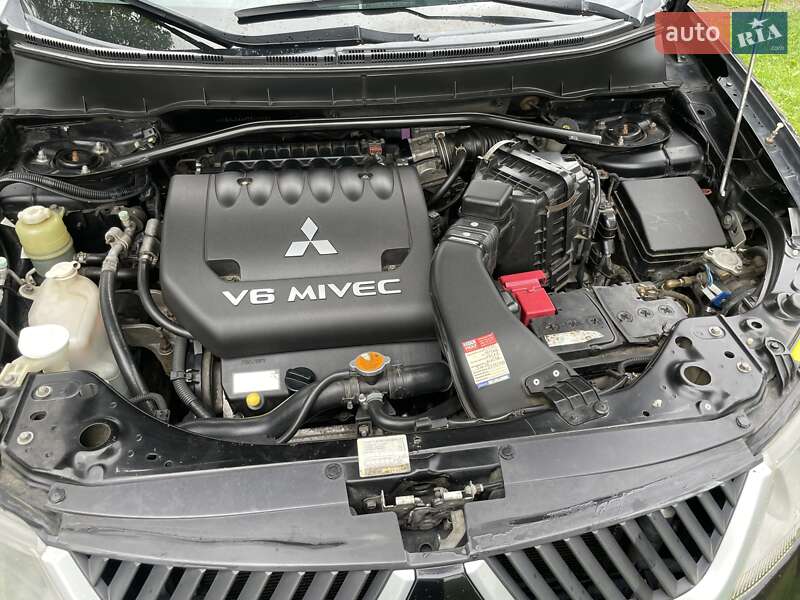 Внедорожник / Кроссовер Mitsubishi Outlander XL 2007 в Долине