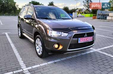 Внедорожник / Кроссовер Mitsubishi Outlander XL 2010 в 