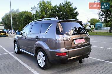 Внедорожник / Кроссовер Mitsubishi Outlander XL 2010 в 