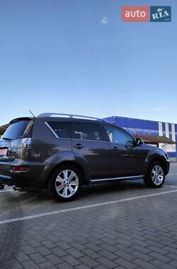 Внедорожник / Кроссовер Mitsubishi Outlander XL 2010 в 