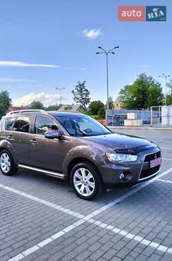 Внедорожник / Кроссовер Mitsubishi Outlander XL 2010 в 