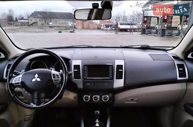 Внедорожник / Кроссовер Mitsubishi Outlander XL 2010 в 