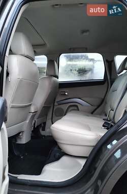 Внедорожник / Кроссовер Mitsubishi Outlander XL 2010 в 