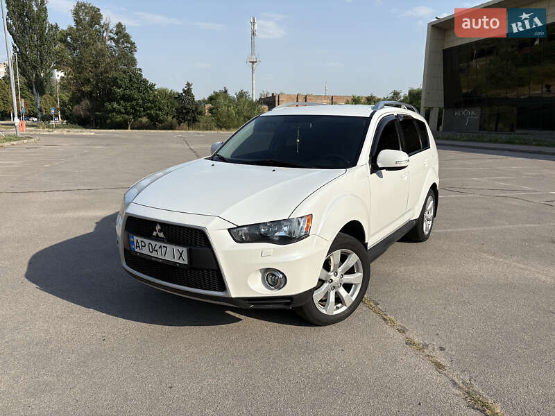Позашляховик / Кросовер Mitsubishi Outlander XL 2010 в Запоріжжі