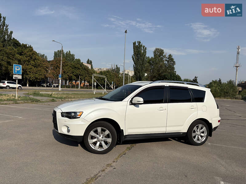 Позашляховик / Кросовер Mitsubishi Outlander XL 2010 в Запоріжжі