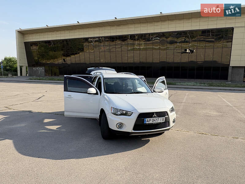 Позашляховик / Кросовер Mitsubishi Outlander XL 2010 в Запоріжжі