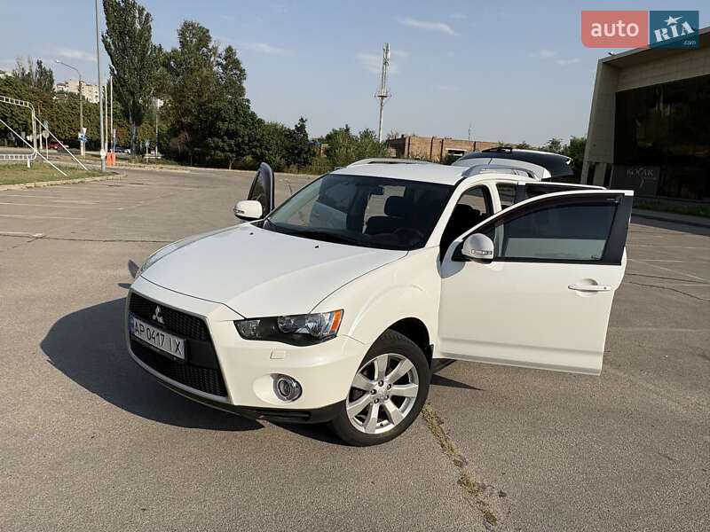Позашляховик / Кросовер Mitsubishi Outlander XL 2010 в Запоріжжі
