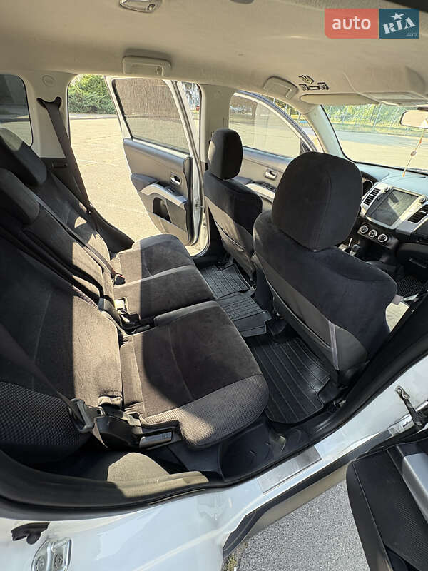 Позашляховик / Кросовер Mitsubishi Outlander XL 2010 в Запоріжжі