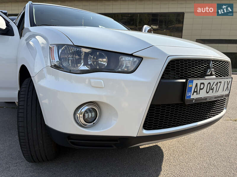 Позашляховик / Кросовер Mitsubishi Outlander XL 2010 в Запоріжжі