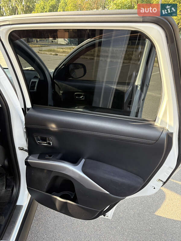 Позашляховик / Кросовер Mitsubishi Outlander XL 2010 в Запоріжжі