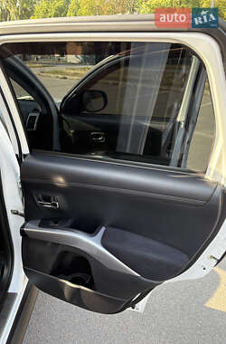 Внедорожник / Кроссовер Mitsubishi Outlander XL 2010 в 