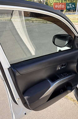 Внедорожник / Кроссовер Mitsubishi Outlander XL 2010 в 