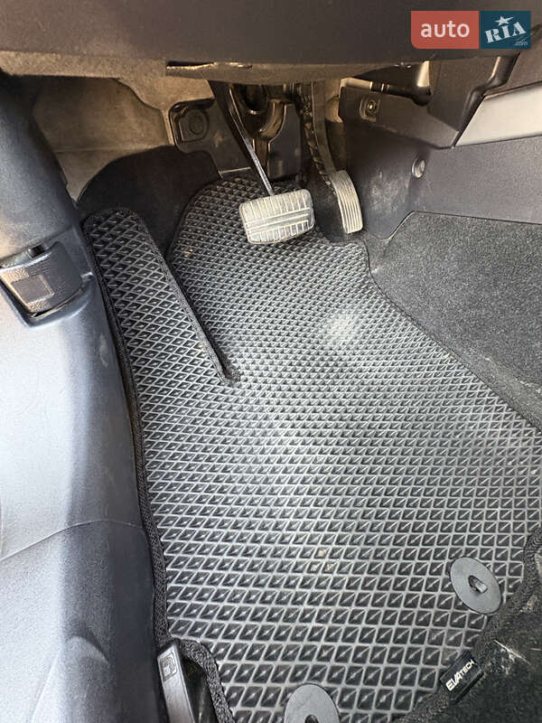 Позашляховик / Кросовер Mitsubishi Outlander XL 2010 в Запоріжжі