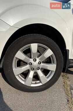 Внедорожник / Кроссовер Mitsubishi Outlander XL 2010 в 