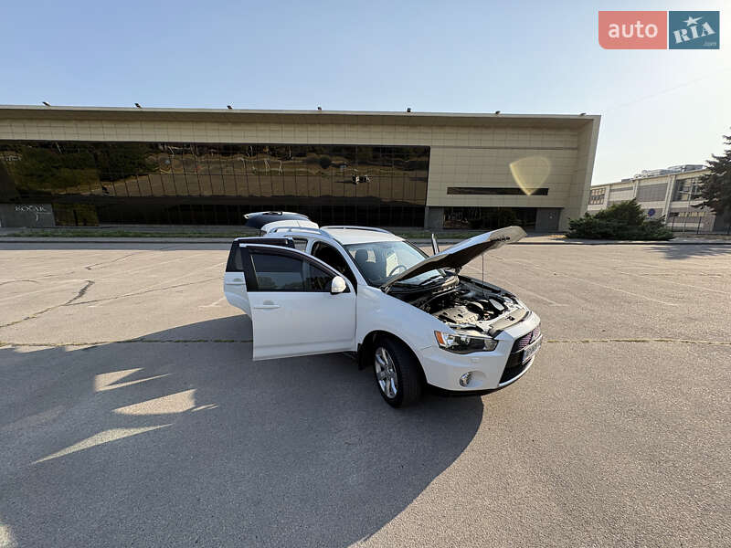 Позашляховик / Кросовер Mitsubishi Outlander XL 2010 в Запоріжжі
