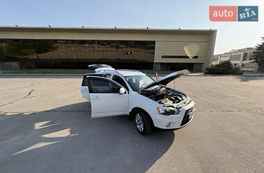 Внедорожник / Кроссовер Mitsubishi Outlander XL 2010 в 