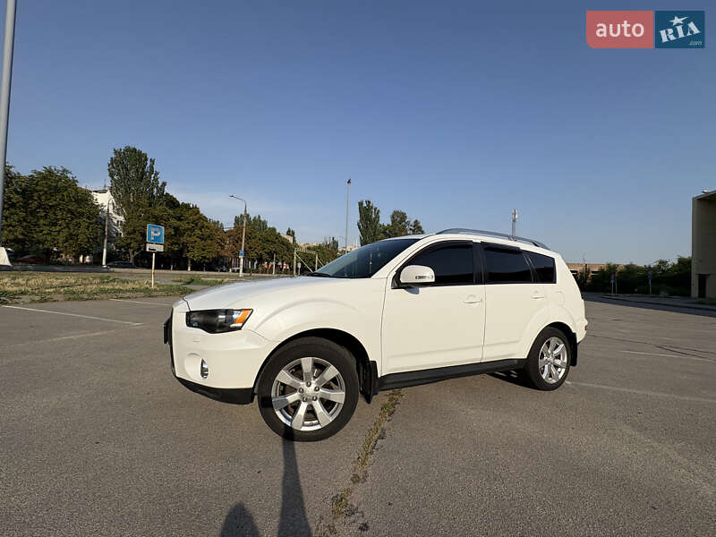 Позашляховик / Кросовер Mitsubishi Outlander XL 2010 в Запоріжжі