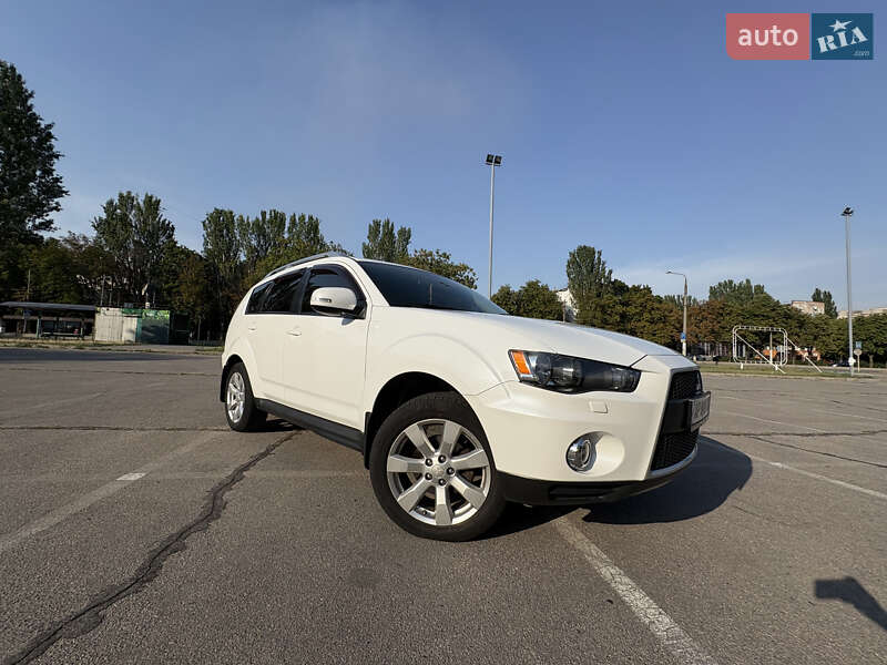 Позашляховик / Кросовер Mitsubishi Outlander XL 2010 в Запоріжжі