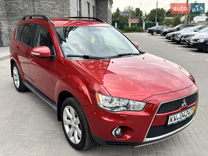 Позашляховик / Кросовер Mitsubishi Outlander XL 2011 в Житомирі