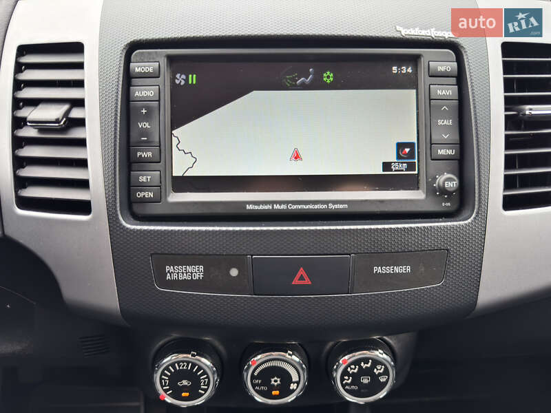 Позашляховик / Кросовер Mitsubishi Outlander XL 2011 в Житомирі