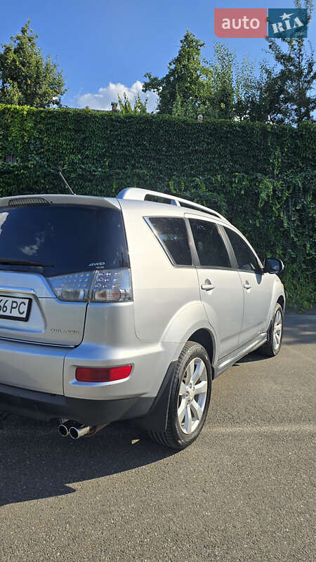 Позашляховик / Кросовер Mitsubishi Outlander XL 2010 в Вишгороді фото 4 Позашляховик / Кросовер Mitsubishi Outlander XL 2010 в Вишгороді
