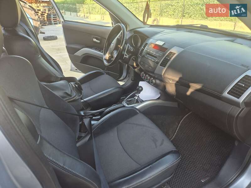 Внедорожник / Кроссовер Mitsubishi Outlander XL 2010 в Тернополе