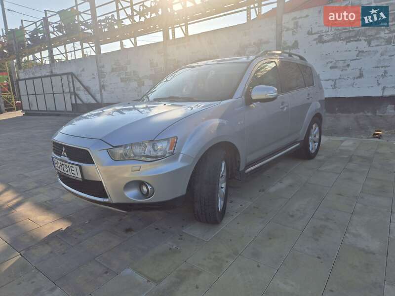 Внедорожник / Кроссовер Mitsubishi Outlander XL 2010 в Тернополе