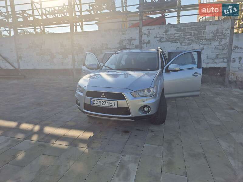 Внедорожник / Кроссовер Mitsubishi Outlander XL 2010 в Тернополе