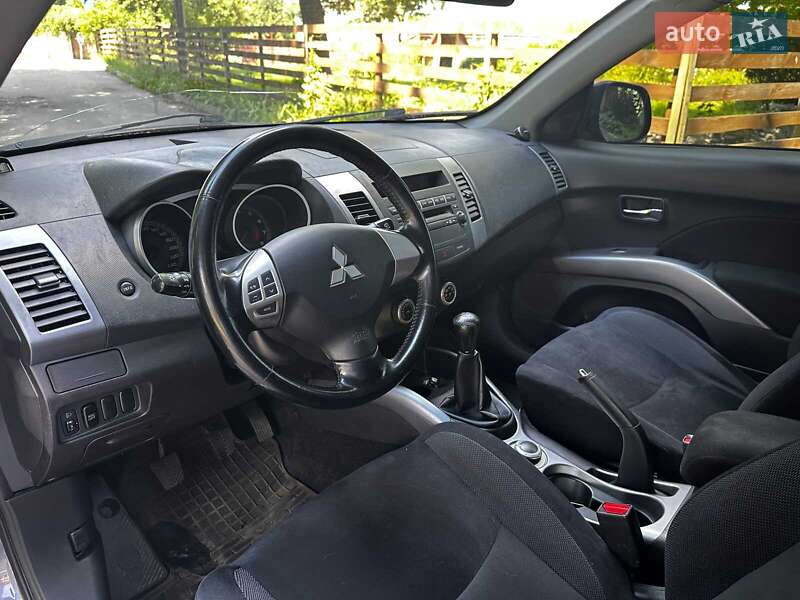 Внедорожник / Кроссовер Mitsubishi Outlander XL 2007 в Киеве