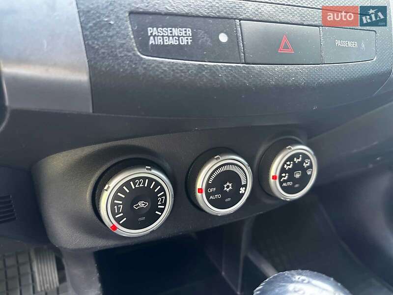Внедорожник / Кроссовер Mitsubishi Outlander XL 2007 в Киеве
