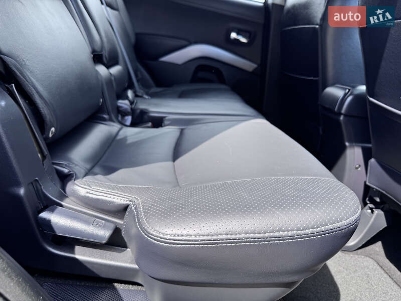 Внедорожник / Кроссовер Mitsubishi Outlander XL 2010 в Киеве