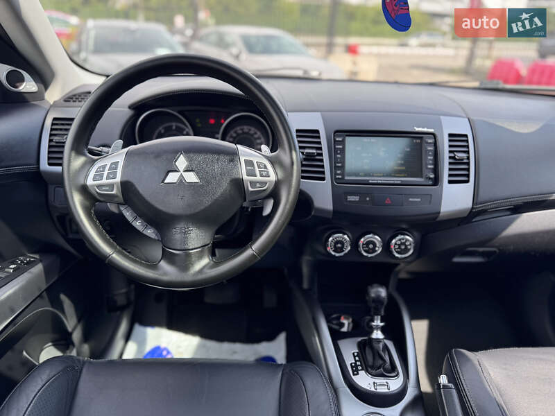 Внедорожник / Кроссовер Mitsubishi Outlander XL 2010 в Киеве
