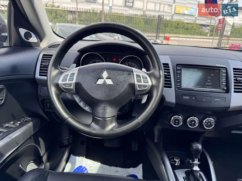 Внедорожник / Кроссовер Mitsubishi Outlander XL 2010 в Киеве