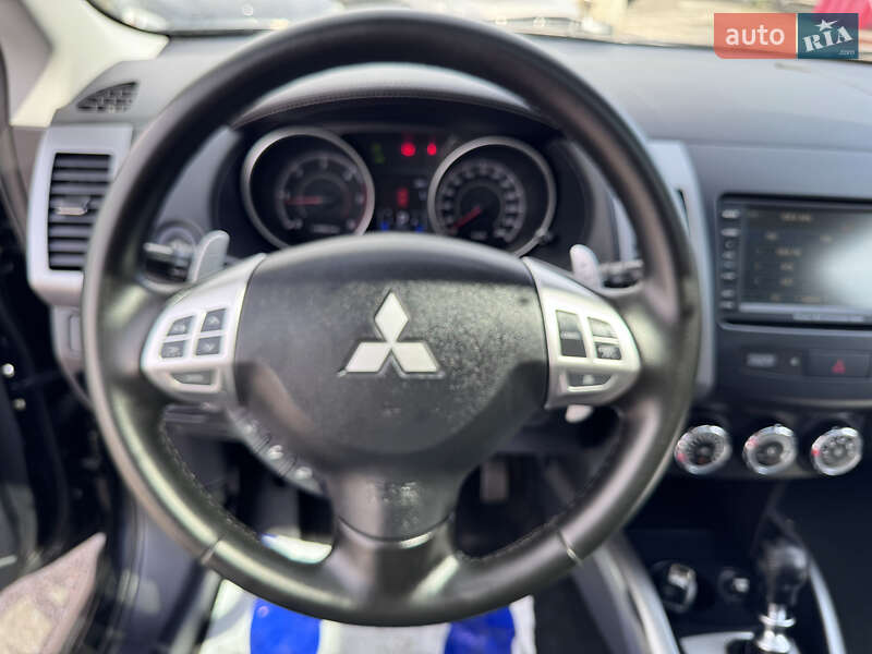 Внедорожник / Кроссовер Mitsubishi Outlander XL 2010 в Киеве