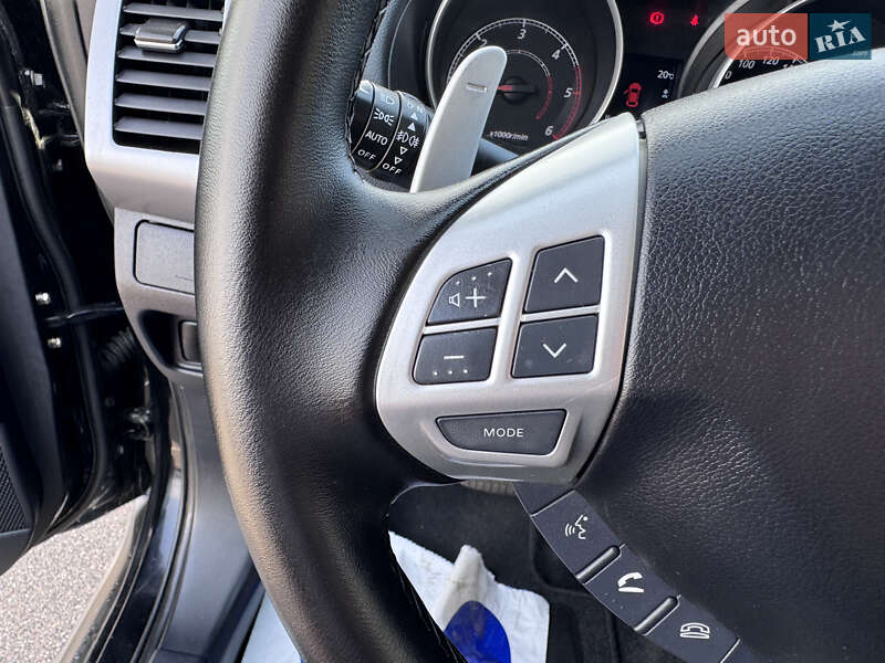 Внедорожник / Кроссовер Mitsubishi Outlander XL 2010 в Киеве