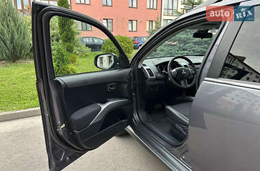 Внедорожник / Кроссовер Mitsubishi Outlander XL 2011 в 