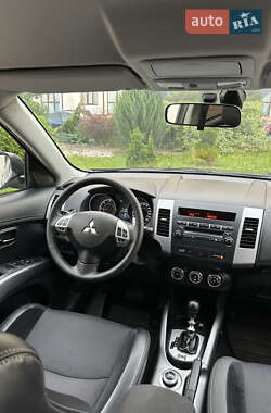 Внедорожник / Кроссовер Mitsubishi Outlander XL 2011 в 