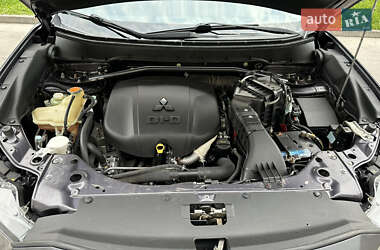 Внедорожник / Кроссовер Mitsubishi Outlander XL 2011 в 