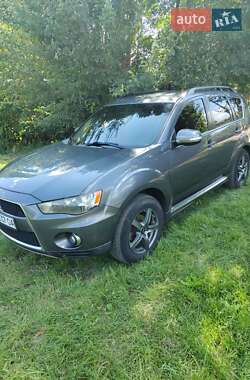 Внедорожник / Кроссовер Mitsubishi Outlander XL 2010 в Краснограде