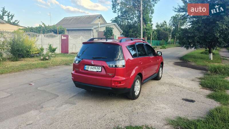Внедорожник / Кроссовер Mitsubishi Outlander XL 2011 в Ивано-Франковске