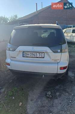 Внедорожник / Кроссовер Mitsubishi Outlander XL 2012 в Яготине