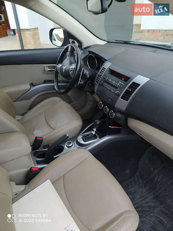 Внедорожник / Кроссовер Mitsubishi Outlander XL 2012 в Луцке