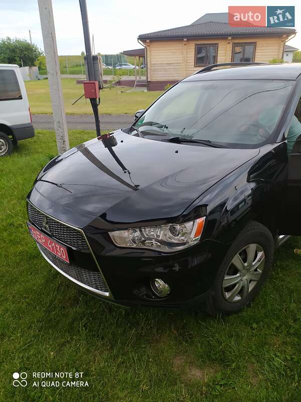 Внедорожник / Кроссовер Mitsubishi Outlander XL 2012 в Луцке