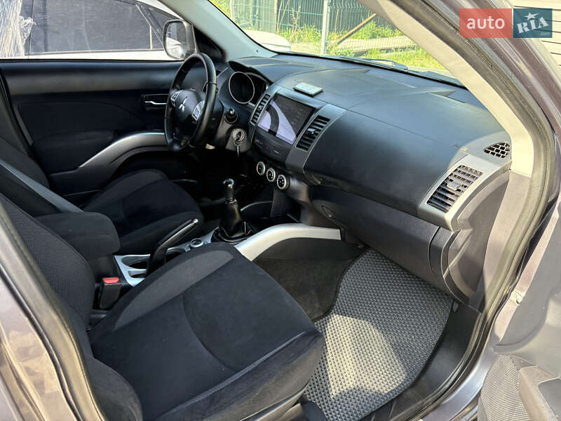Внедорожник / Кроссовер Mitsubishi Outlander XL 2008 в Львове