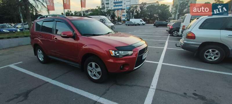 Mitsubishi Outlander XL 2011