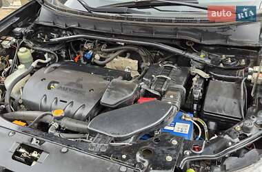 Внедорожник / Кроссовер Mitsubishi Outlander XL 2011 в 